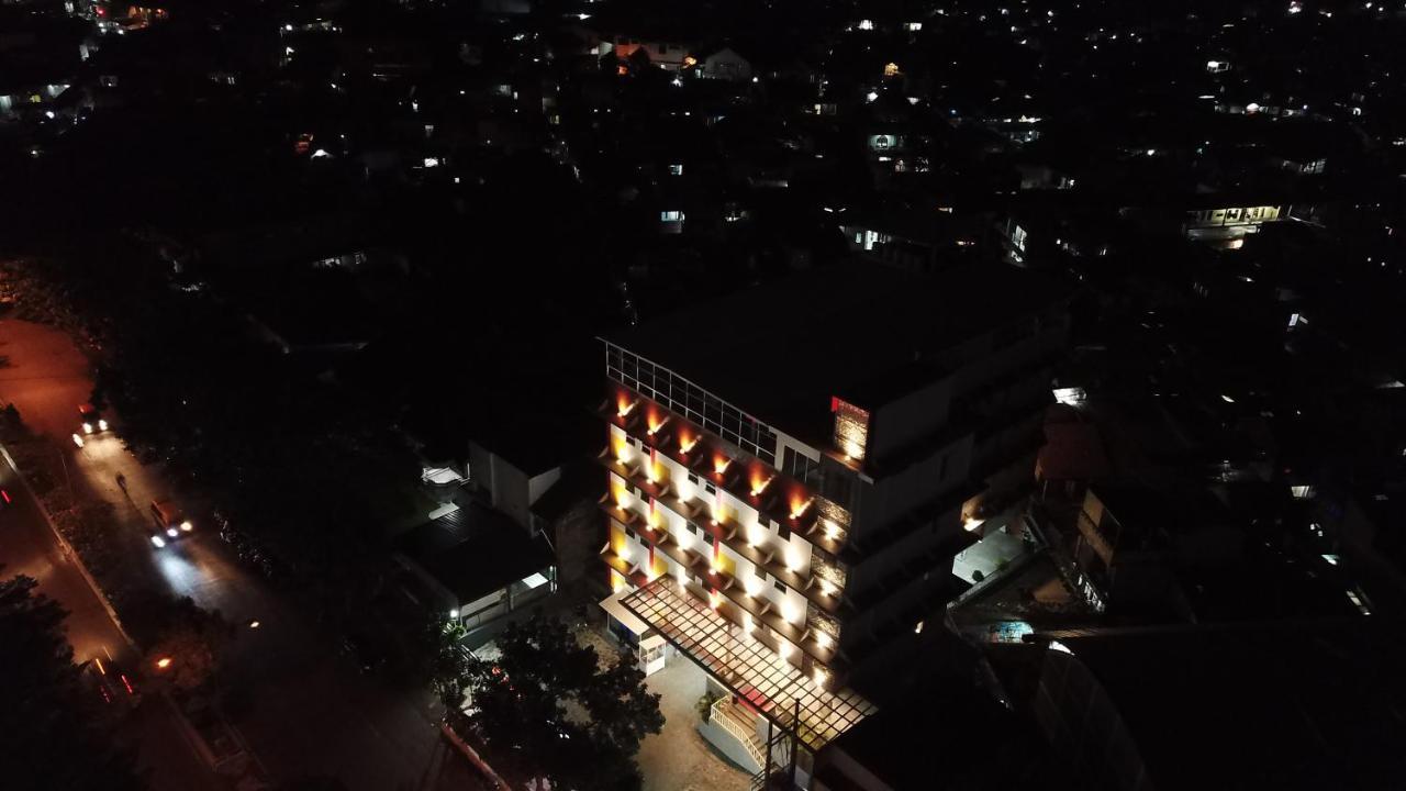 Front One Hotel Pasir Koja Bandung Kültér fotó