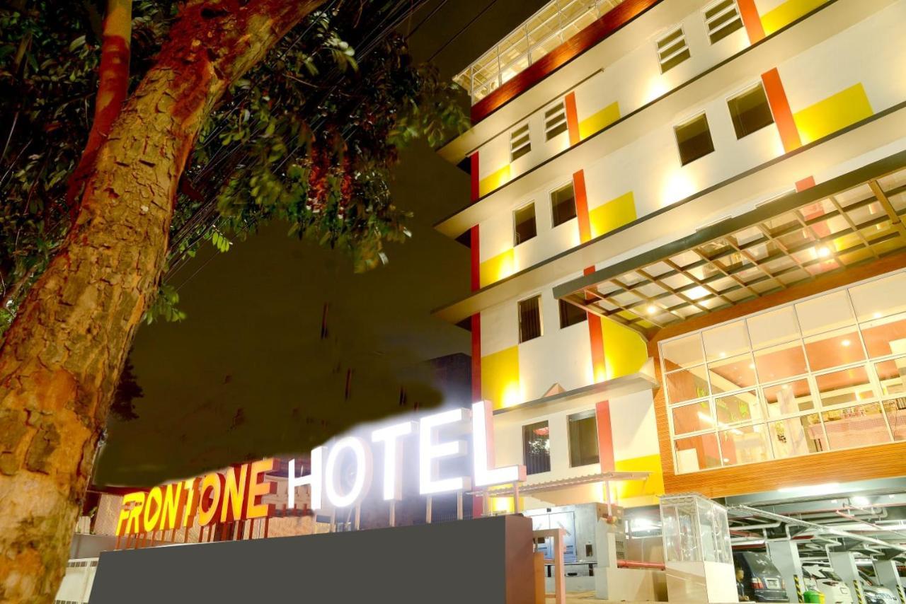 Front One Hotel Pasir Koja Bandung Kültér fotó