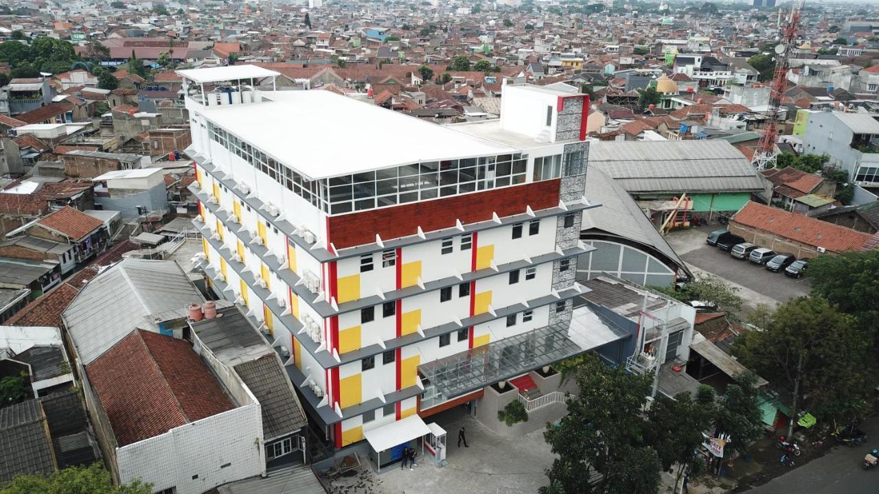 Front One Hotel Pasir Koja Bandung Kültér fotó