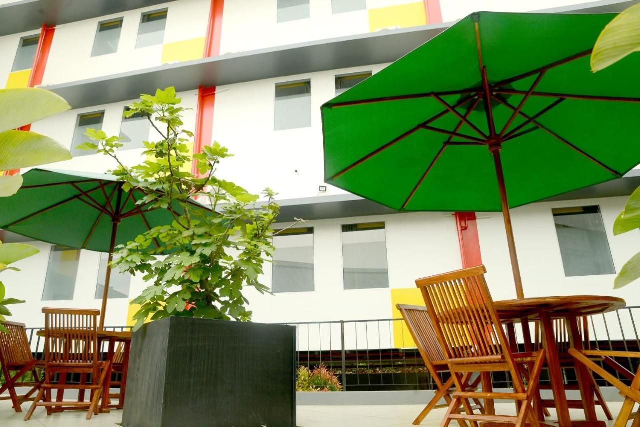 Front One Hotel Pasir Koja Bandung Kültér fotó