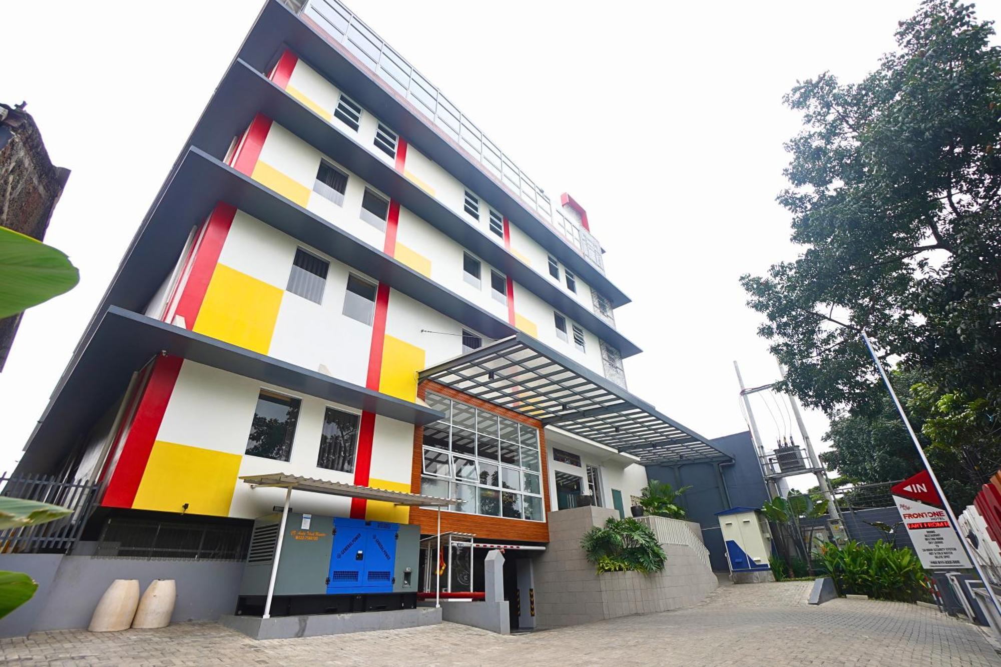 Front One Hotel Pasir Koja Bandung Kültér fotó