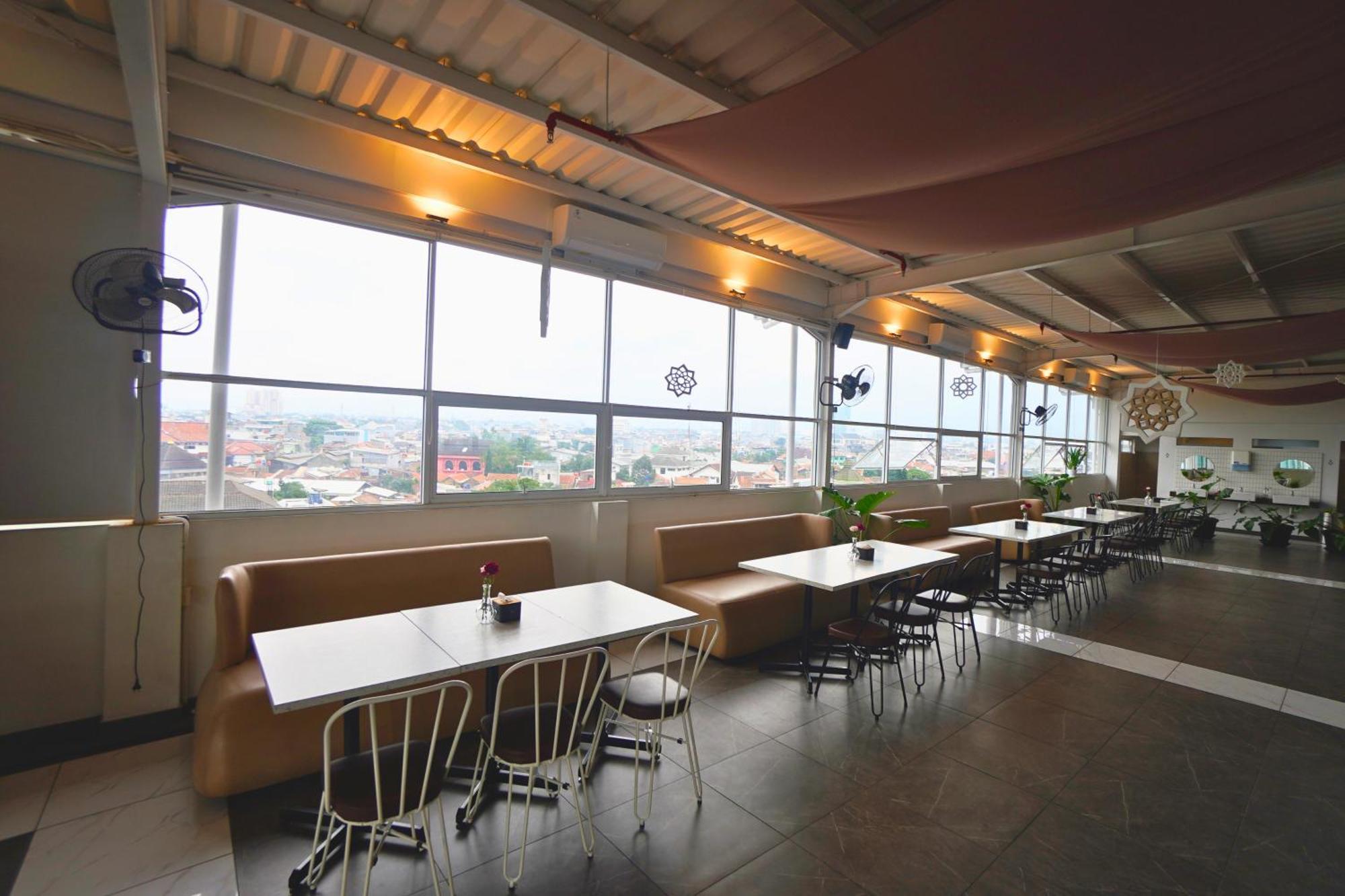 Front One Hotel Pasir Koja Bandung Kültér fotó