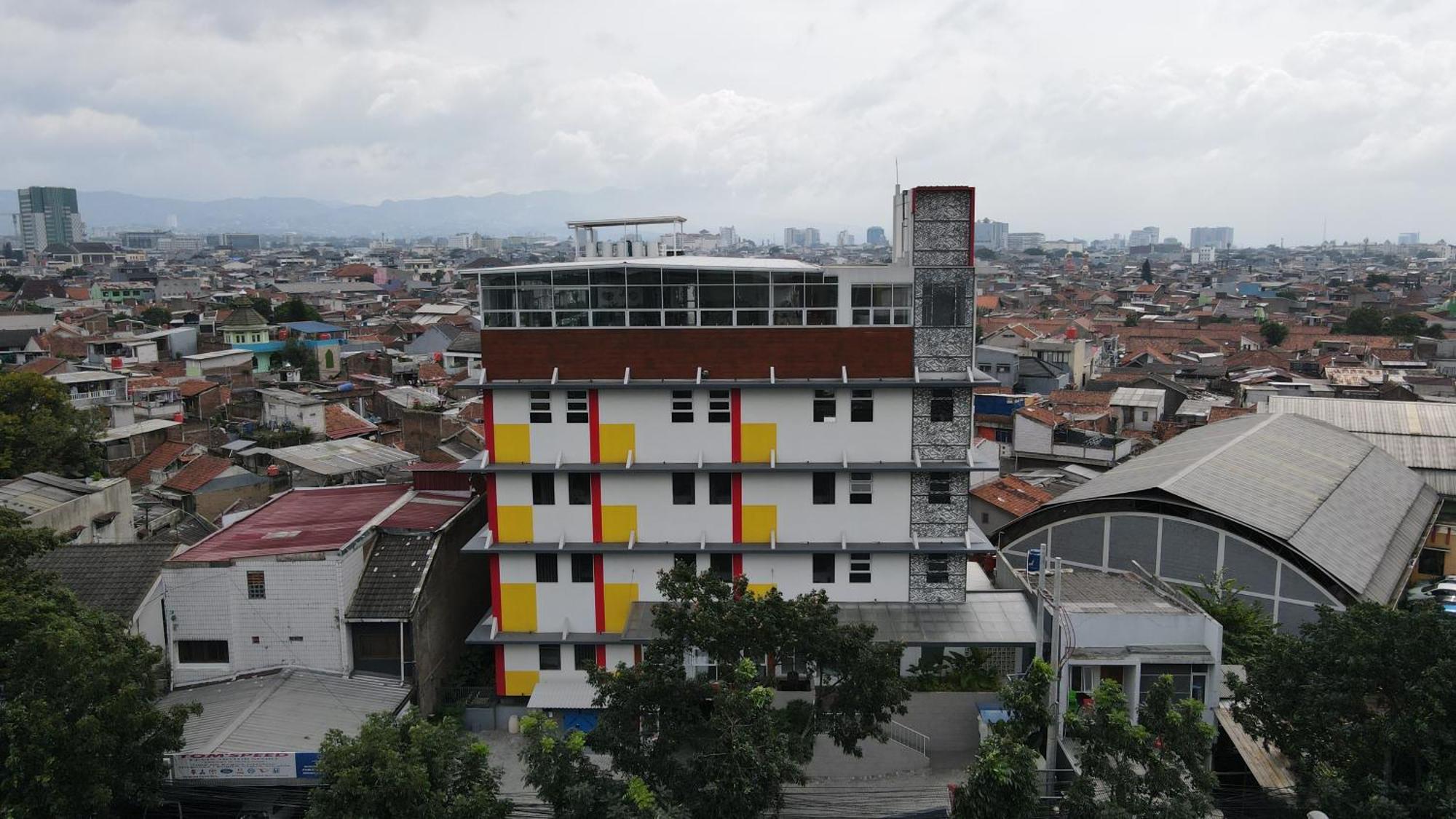 Front One Hotel Pasir Koja Bandung Kültér fotó