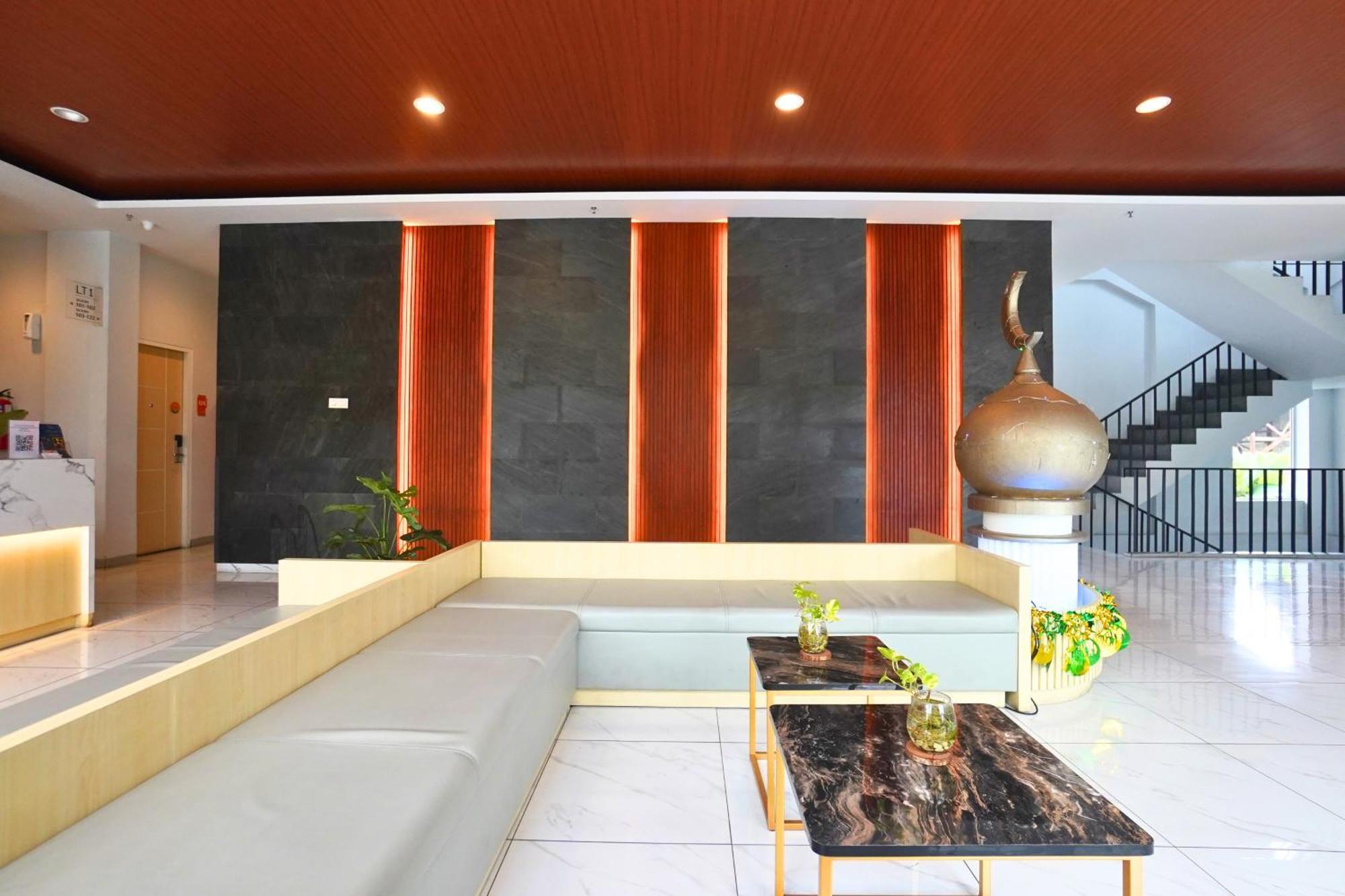 Front One Hotel Pasir Koja Bandung Kültér fotó