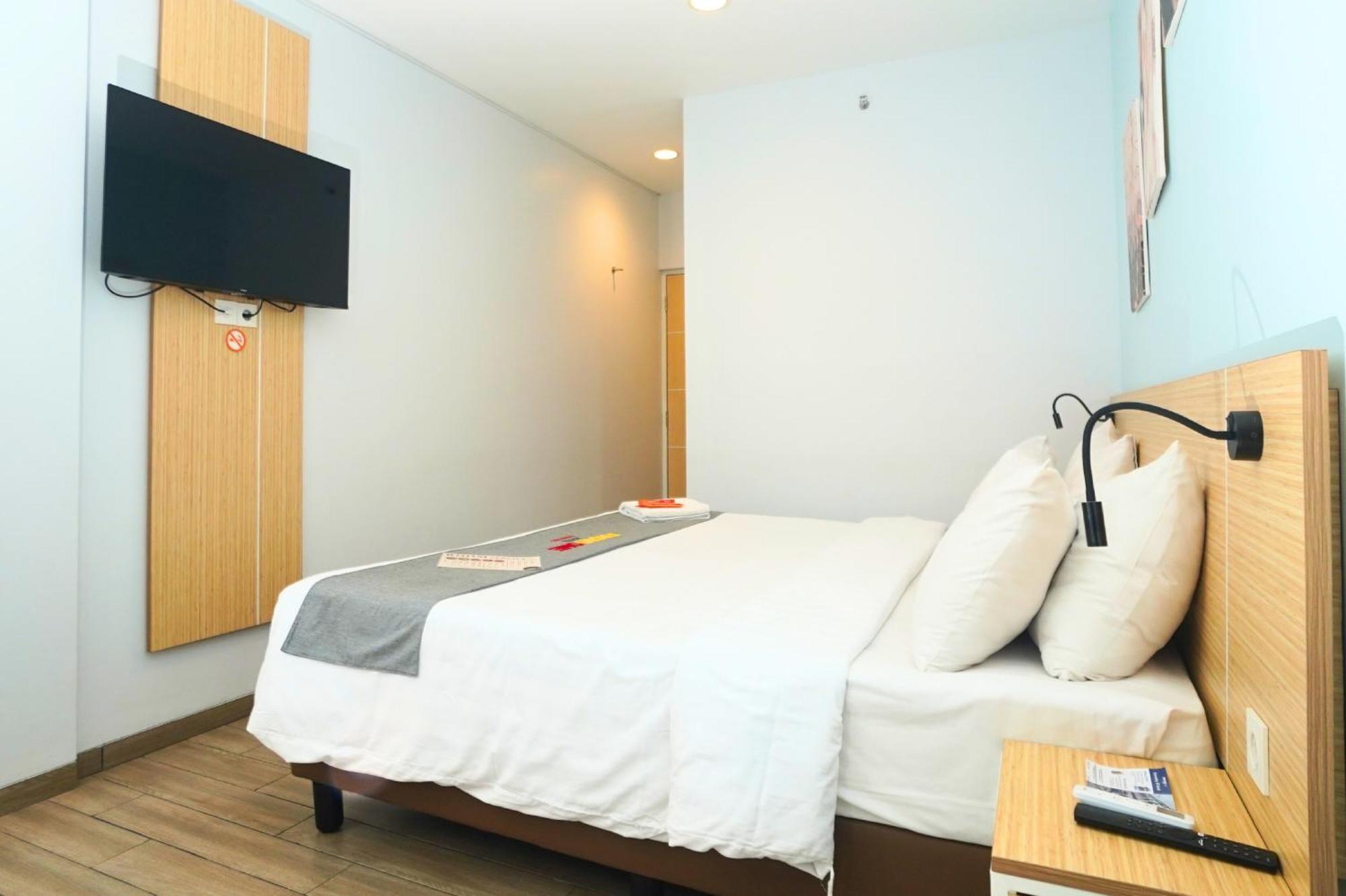 Front One Hotel Pasir Koja Bandung Kültér fotó